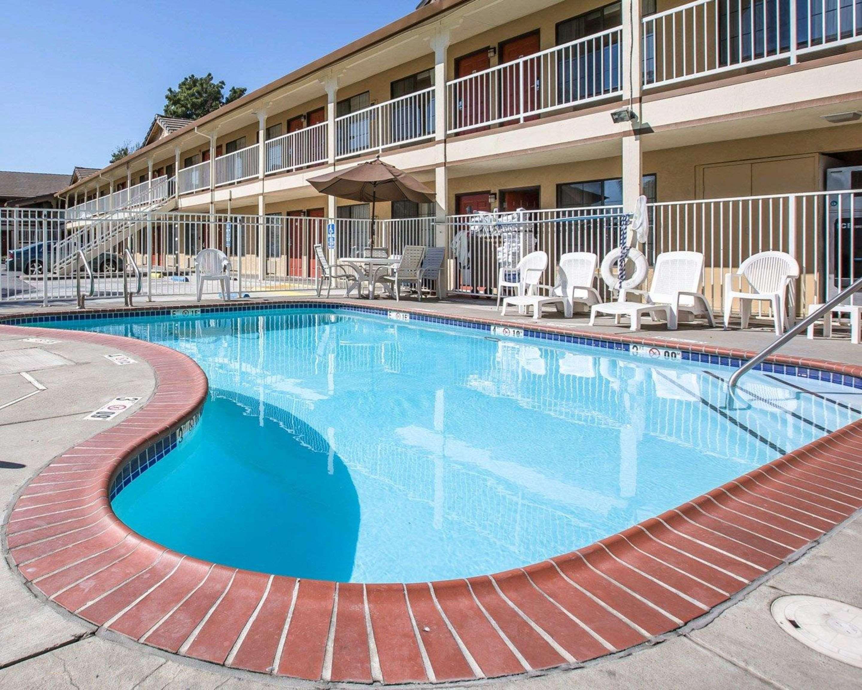 Quality Inn & Suites Woodland - Sacramento Airport Exterior foto