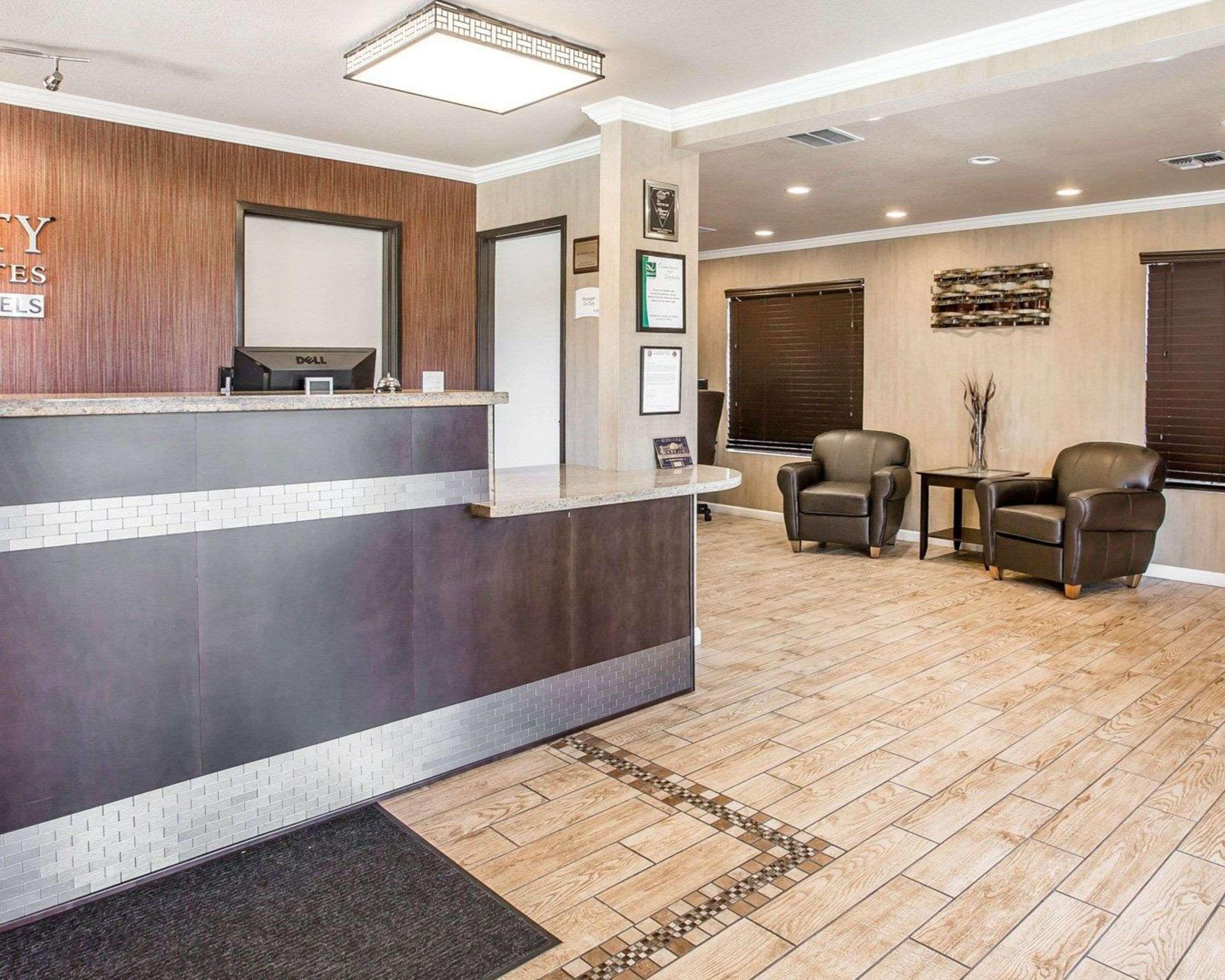 Quality Inn & Suites Woodland - Sacramento Airport Exterior foto